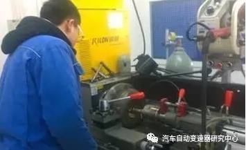 宝马8速变速箱维修作业 专用设备修理全解析